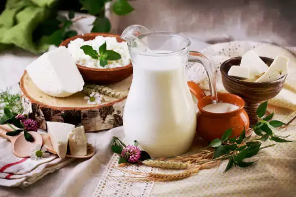 Low-fat dairy products including milk, yoghurt and cheese